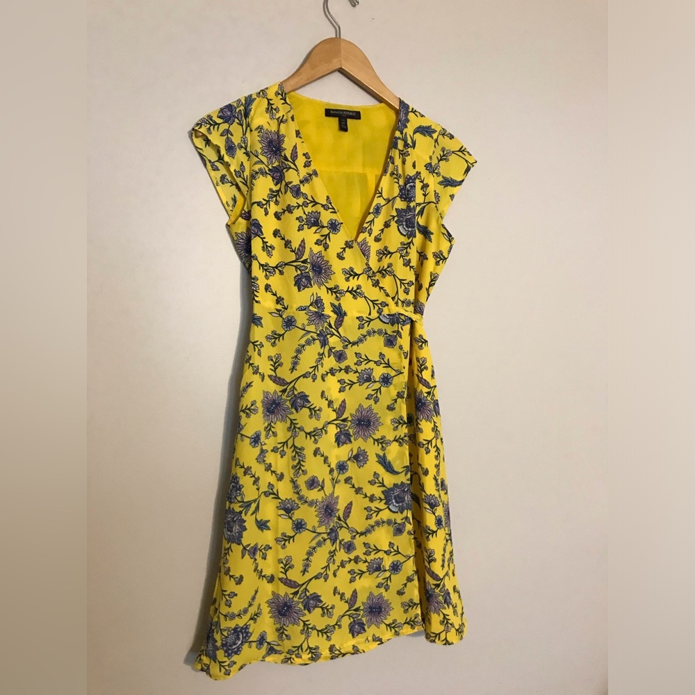 Banana Republic- Womens Yellow Floral Wrap MIDI Dress